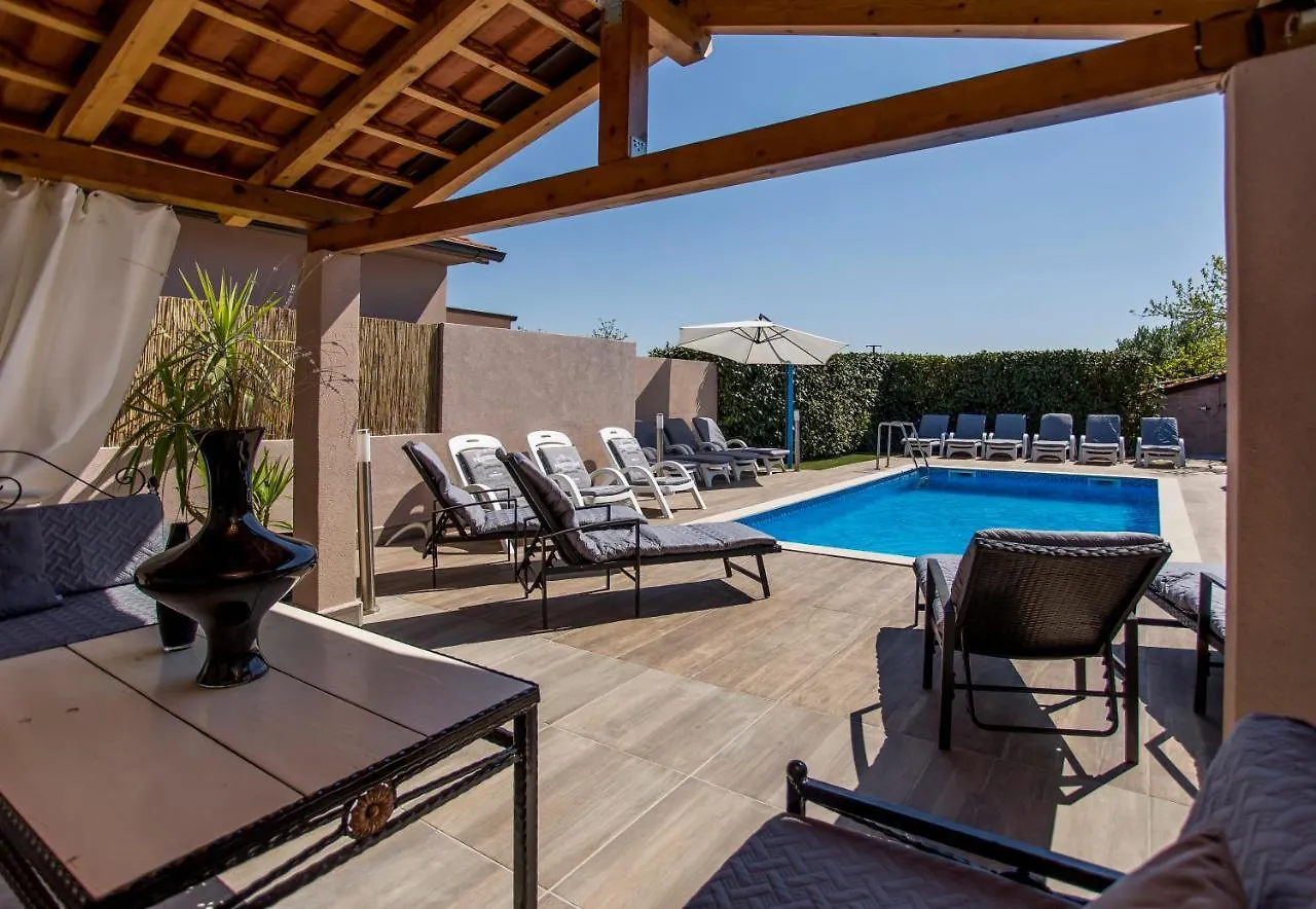 Holliday Home Lopac Fažana Willa