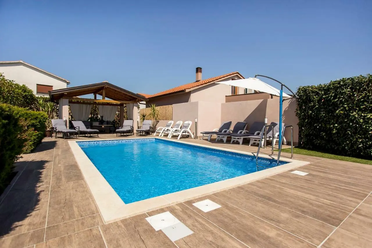 Holliday Home Lopac Fazana Villa